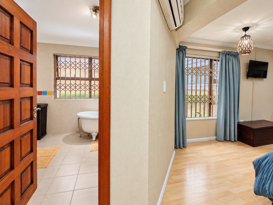 6 Bedroom Property for Sale in Three Rivers Gauteng