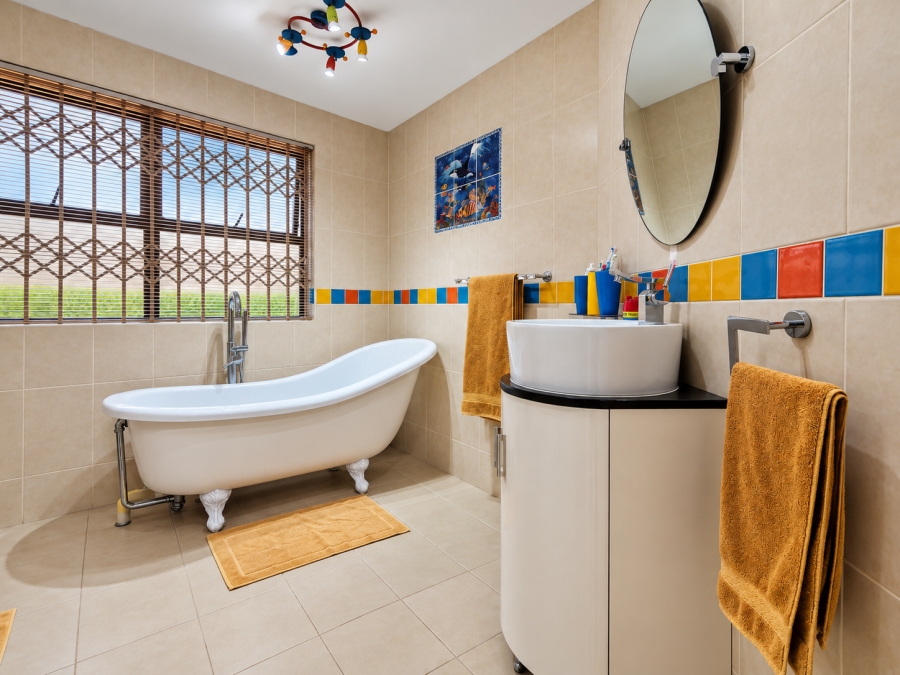 6 Bedroom Property for Sale in Three Rivers Gauteng