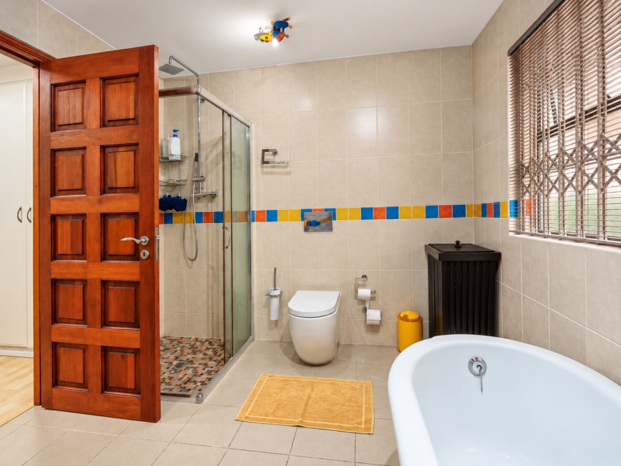6 Bedroom Property for Sale in Three Rivers Gauteng