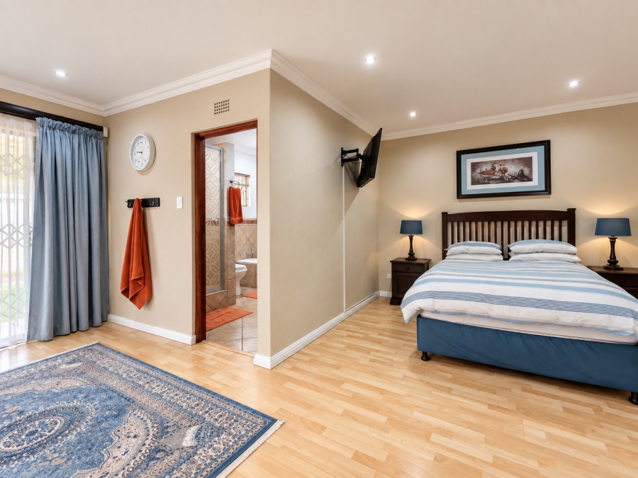 6 Bedroom Property for Sale in Three Rivers Gauteng