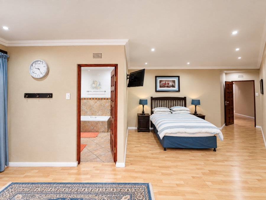 6 Bedroom Property for Sale in Three Rivers Gauteng