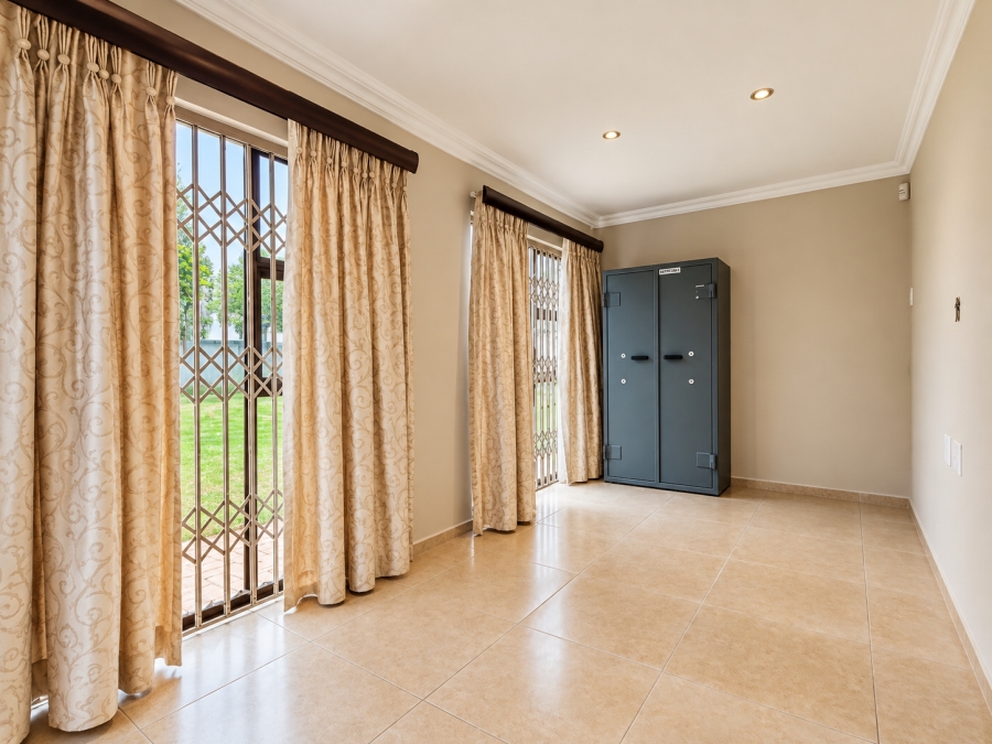6 Bedroom Property for Sale in Three Rivers Gauteng
