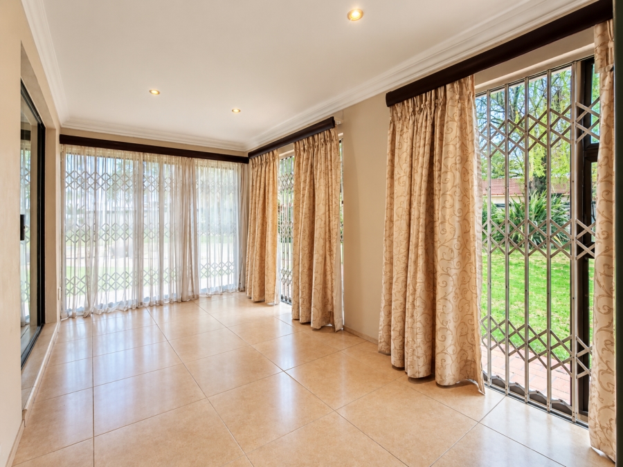 6 Bedroom Property for Sale in Three Rivers Gauteng