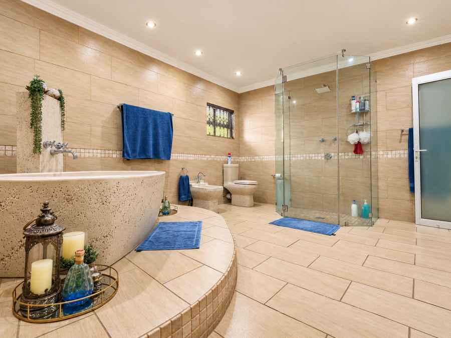 6 Bedroom Property for Sale in Three Rivers Gauteng