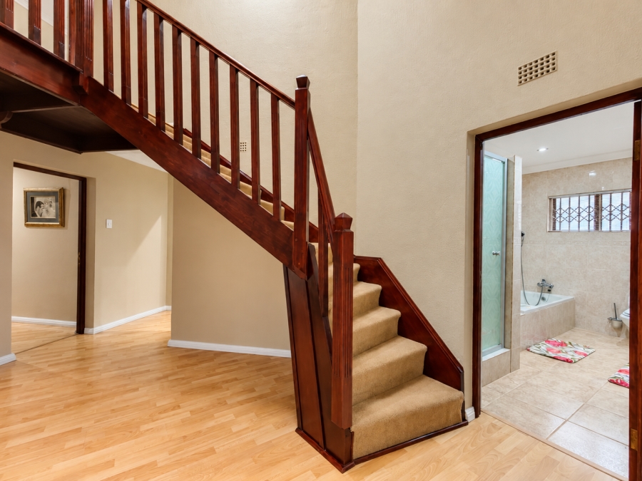 6 Bedroom Property for Sale in Three Rivers Gauteng