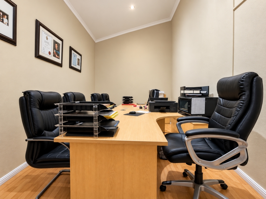6 Bedroom Property for Sale in Three Rivers Gauteng