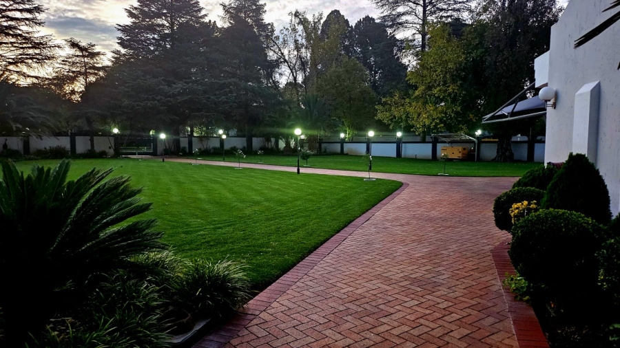 6 Bedroom Property for Sale in Three Rivers Gauteng