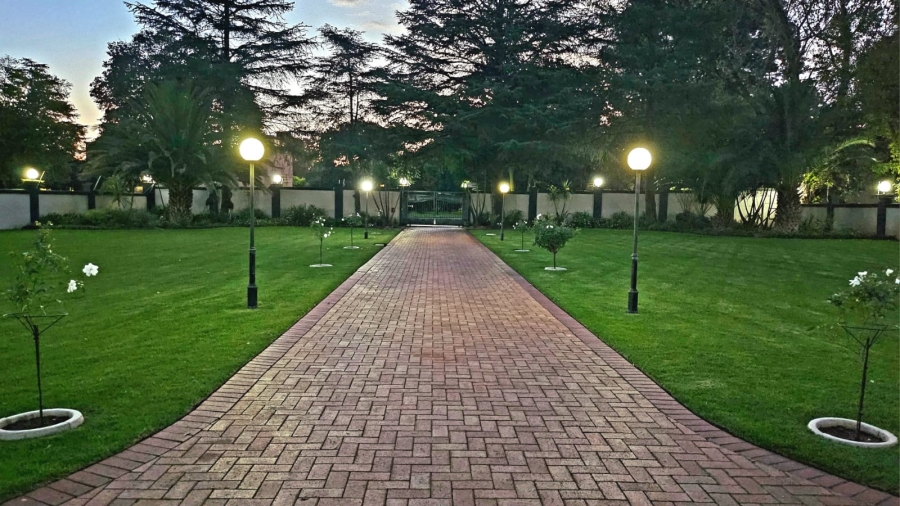 6 Bedroom Property for Sale in Three Rivers Gauteng