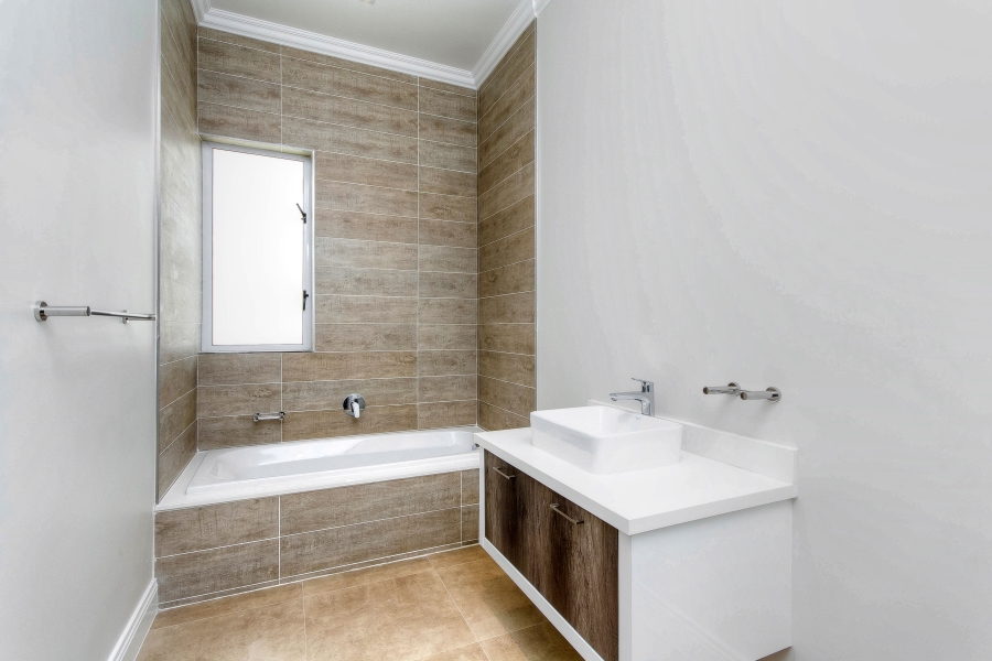 4 Bedroom Property for Sale in Waterfall Country Estate Gauteng