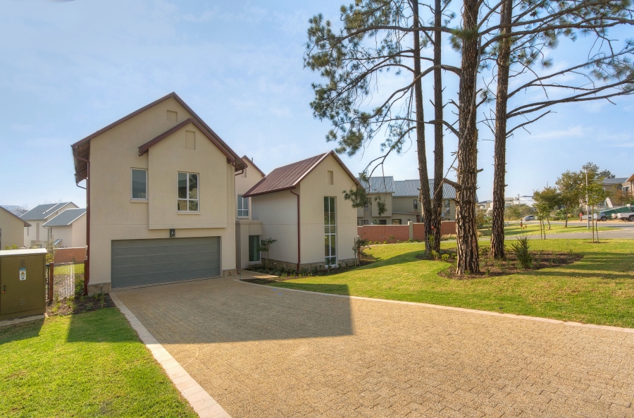 4 Bedroom Property for Sale in Waterfall Country Estate Gauteng