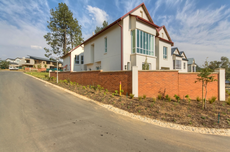 4 Bedroom Property for Sale in Waterfall Country Estate Gauteng