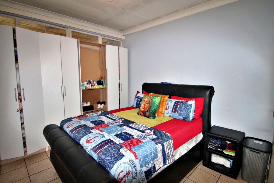 1 Bedroom Property for Sale in Rhodesfield Gauteng