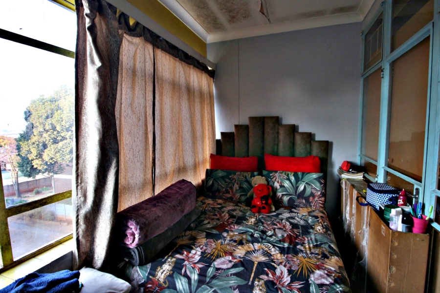 1 Bedroom Property for Sale in Rhodesfield Gauteng