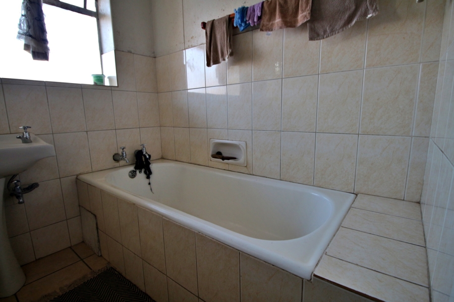 1 Bedroom Property for Sale in Rhodesfield Gauteng