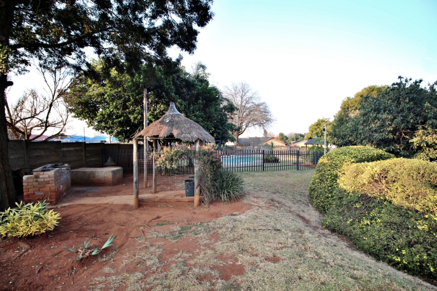 1 Bedroom Property for Sale in Rhodesfield Gauteng