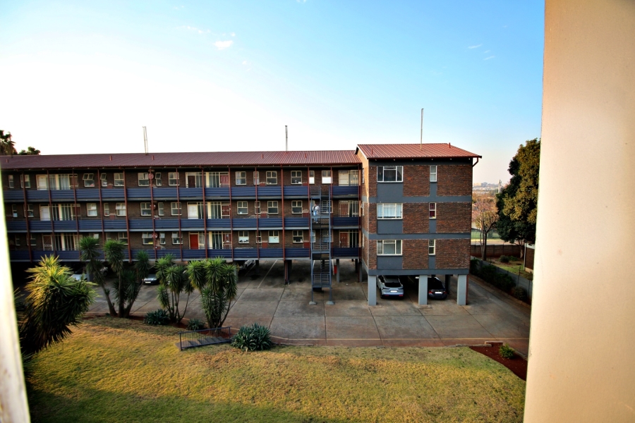 1 Bedroom Property for Sale in Rhodesfield Gauteng