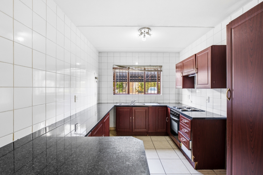 2 Bedroom Property for Sale in Magaliessig Gauteng