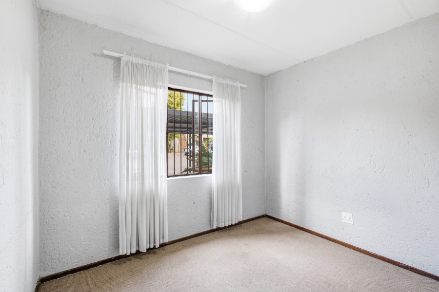 2 Bedroom Property for Sale in Magaliessig Gauteng