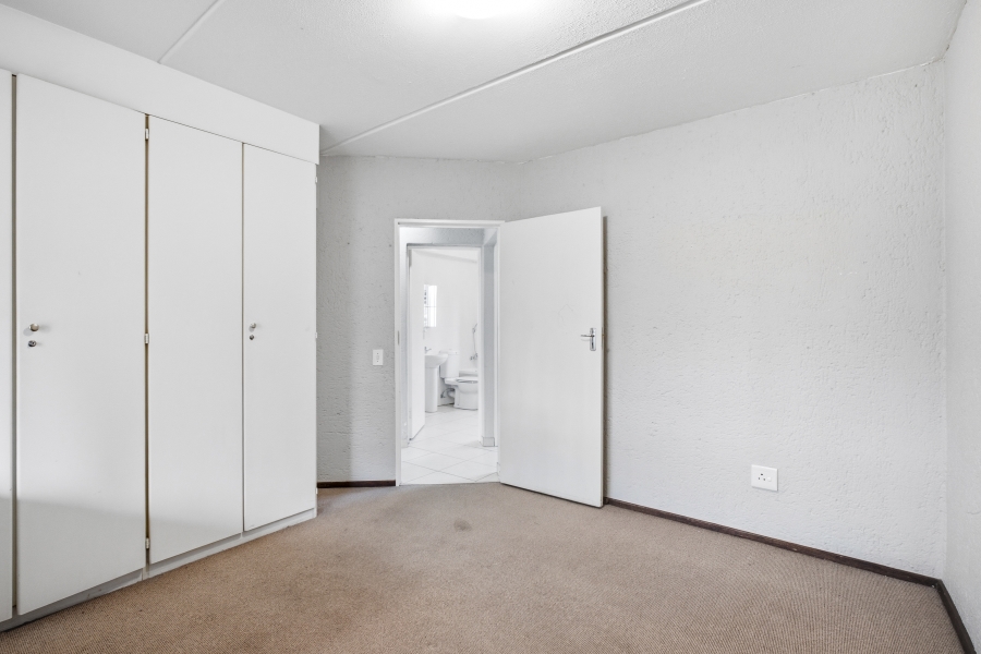 2 Bedroom Property for Sale in Magaliessig Gauteng