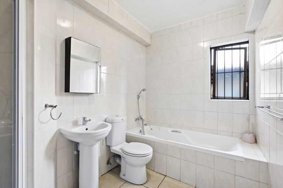 2 Bedroom Property for Sale in Magaliessig Gauteng