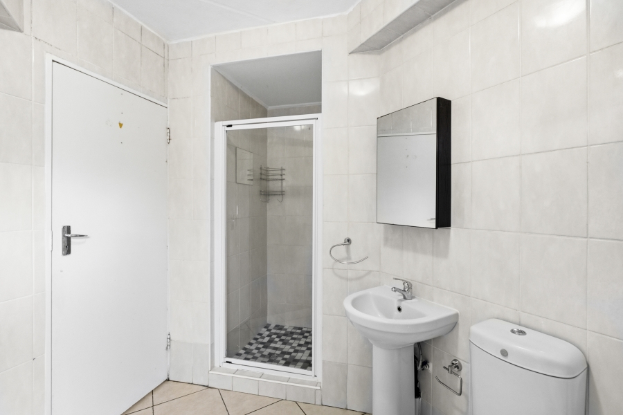 2 Bedroom Property for Sale in Magaliessig Gauteng