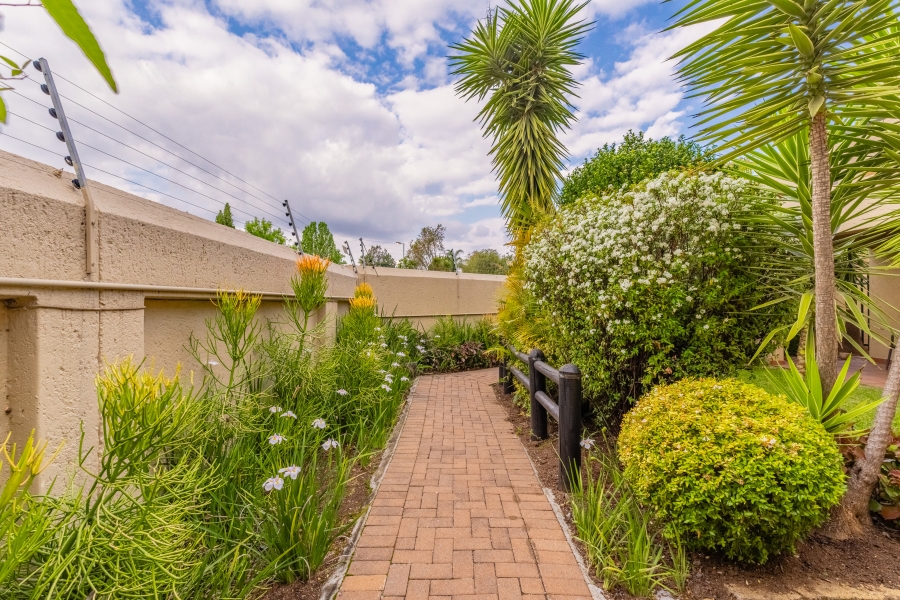 2 Bedroom Property for Sale in Magaliessig Gauteng