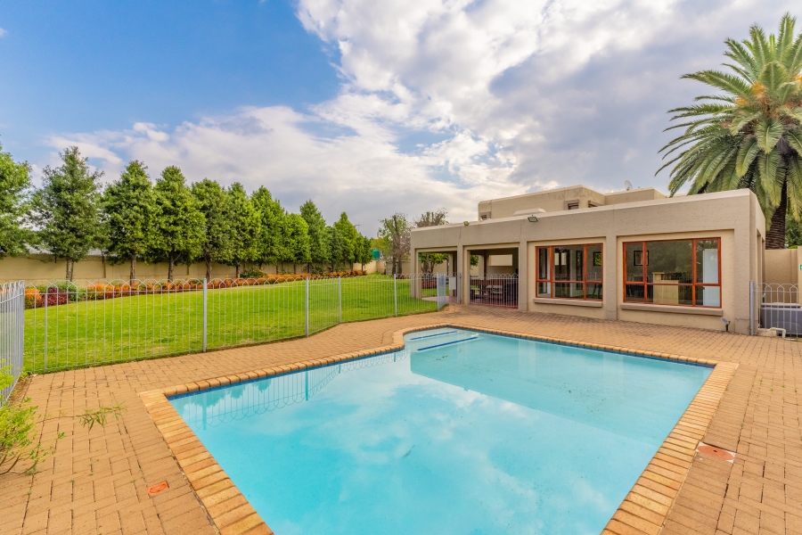2 Bedroom Property for Sale in Magaliessig Gauteng