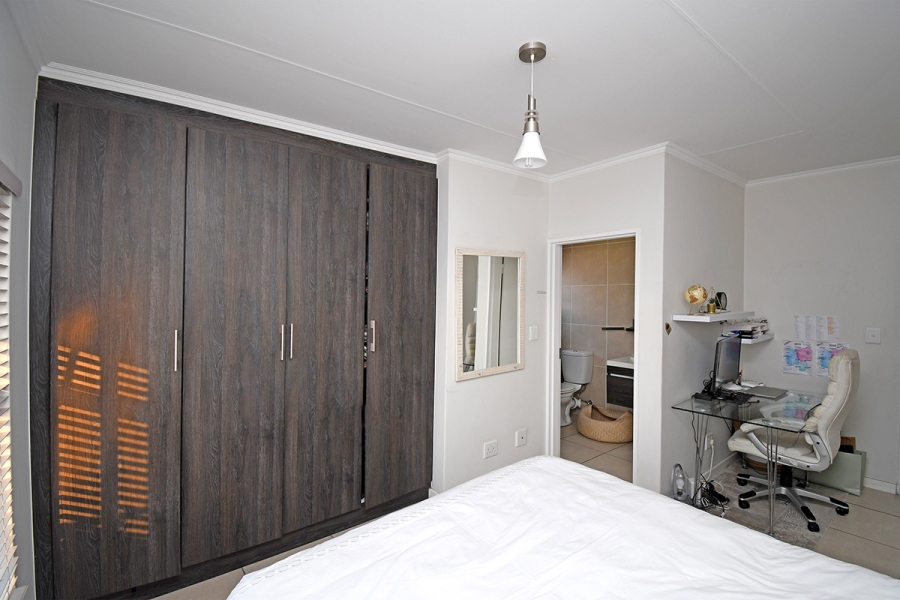 To Let 2 Bedroom Property for Rent in Greenstone Hill Gauteng