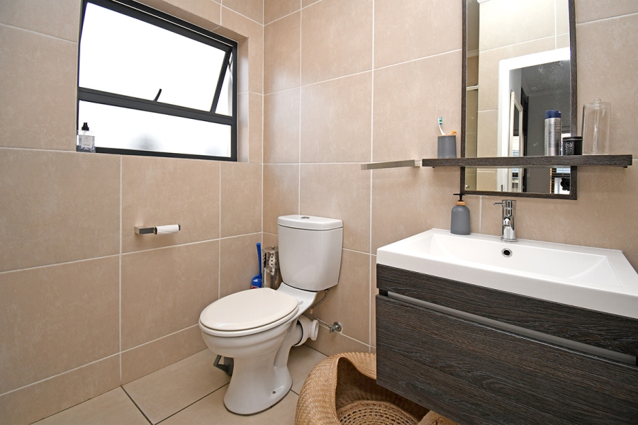 To Let 2 Bedroom Property for Rent in Greenstone Hill Gauteng
