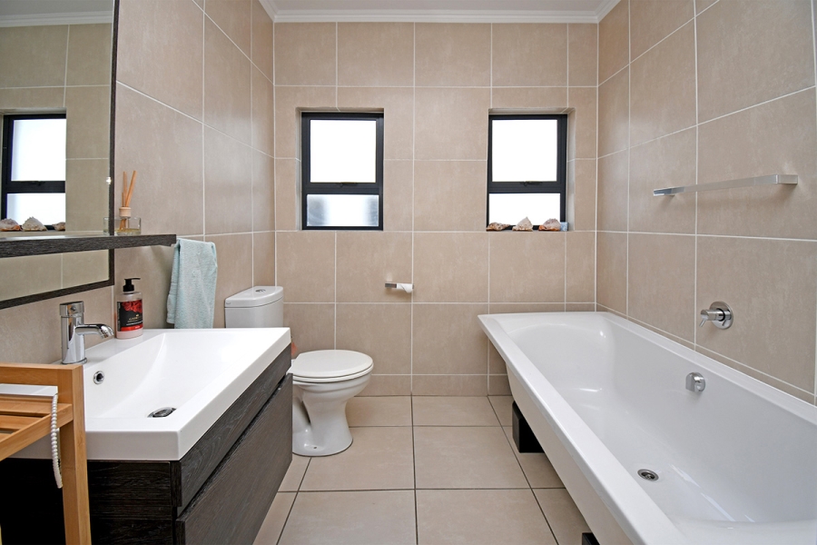 To Let 2 Bedroom Property for Rent in Greenstone Hill Gauteng