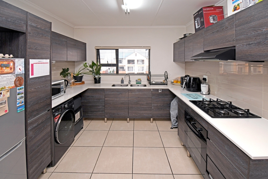 To Let 2 Bedroom Property for Rent in Greenstone Hill Gauteng