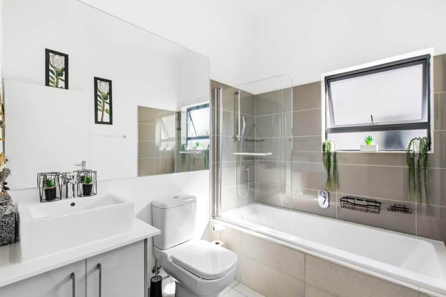 2 Bedroom Property for Sale in Broadacres Gauteng