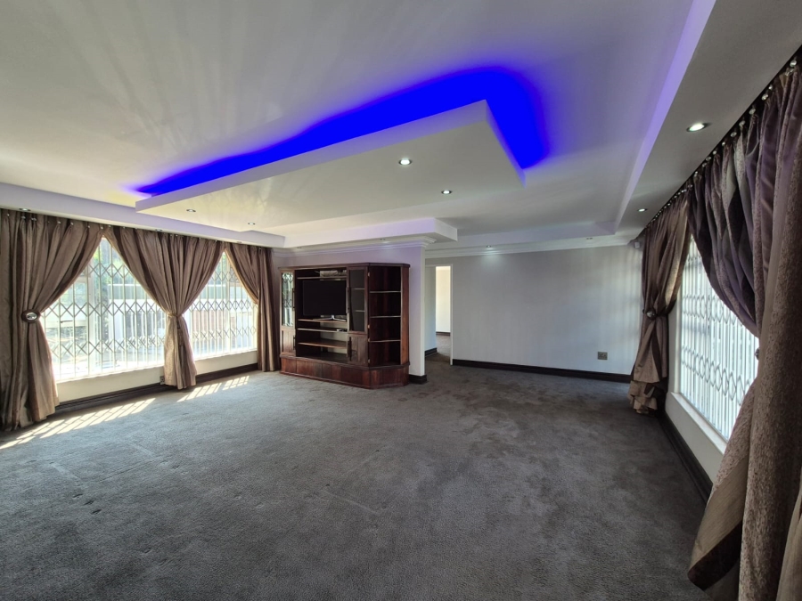 7 Bedroom Property for Sale in Mantevrede Gauteng