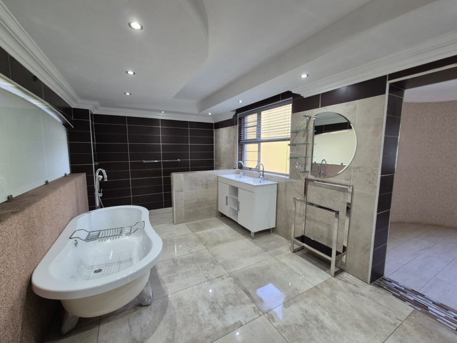 7 Bedroom Property for Sale in Mantevrede Gauteng