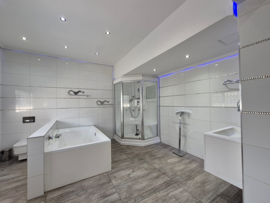 7 Bedroom Property for Sale in Mantevrede Gauteng
