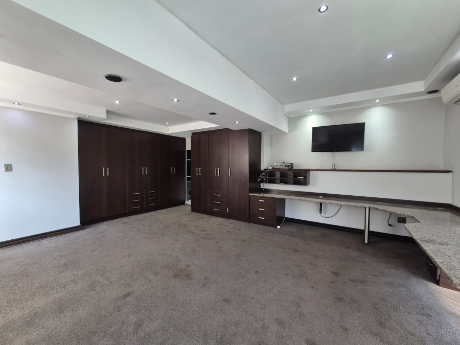7 Bedroom Property for Sale in Mantevrede Gauteng