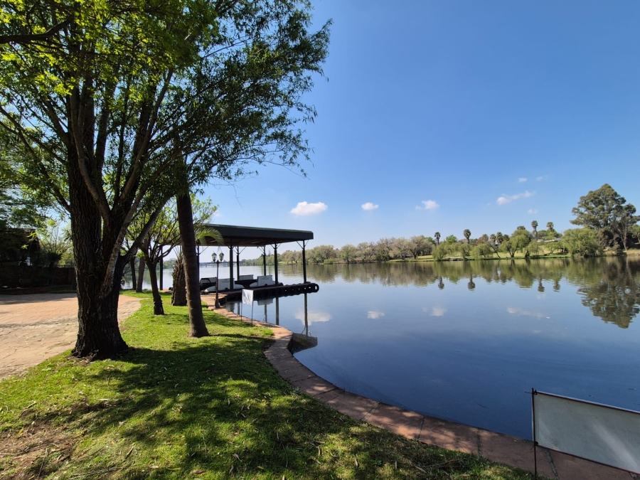 7 Bedroom Property for Sale in Mantevrede Gauteng