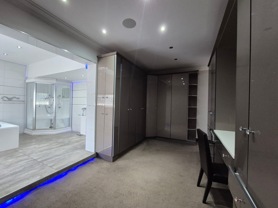 7 Bedroom Property for Sale in Mantevrede Gauteng