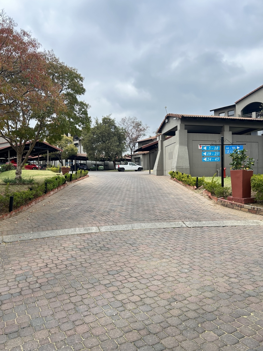2 Bedroom Property for Sale in Maroeladal Gauteng