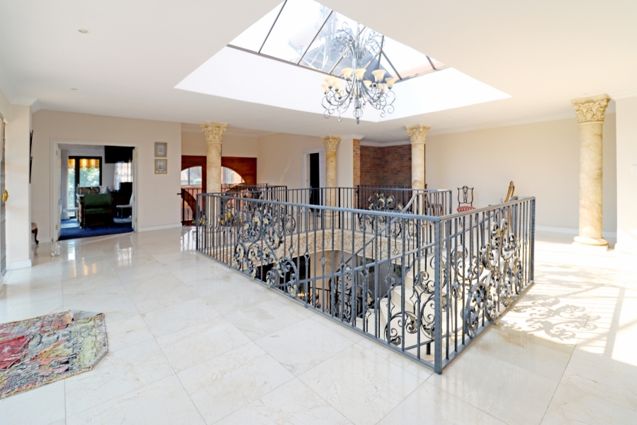5 Bedroom Property for Sale in Sun Valley Gauteng