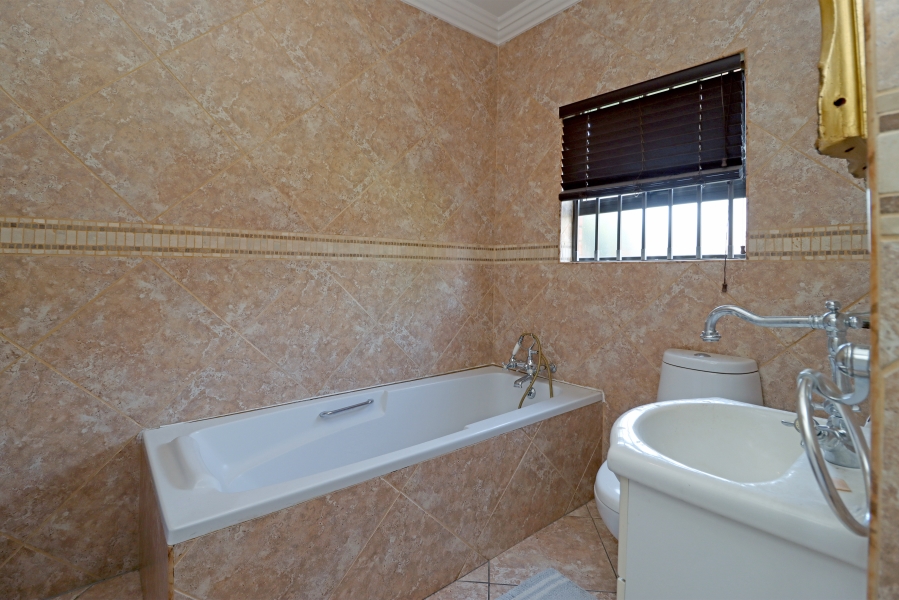 5 Bedroom Property for Sale in Sun Valley Gauteng