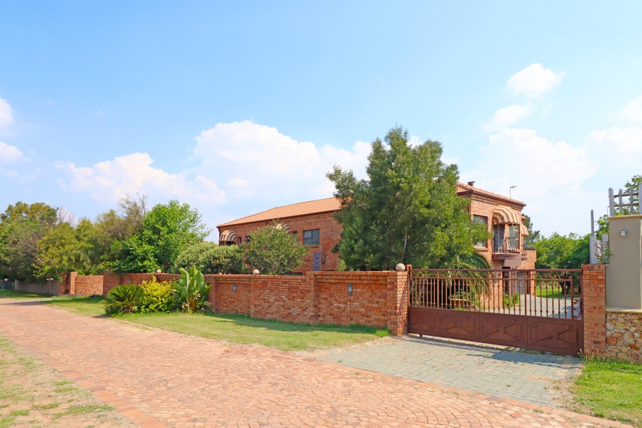 5 Bedroom Property for Sale in Sun Valley Gauteng