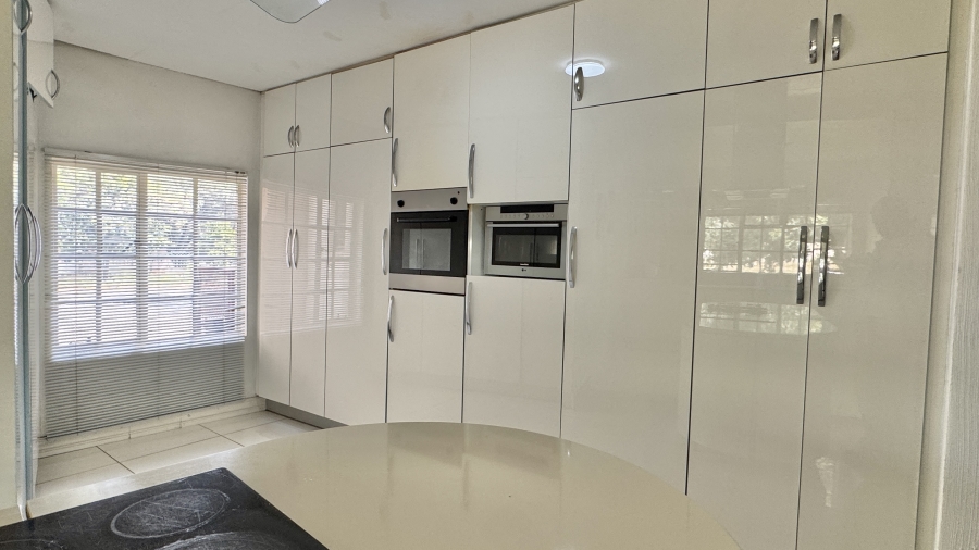 6 Bedroom Property for Sale in President Park Gauteng