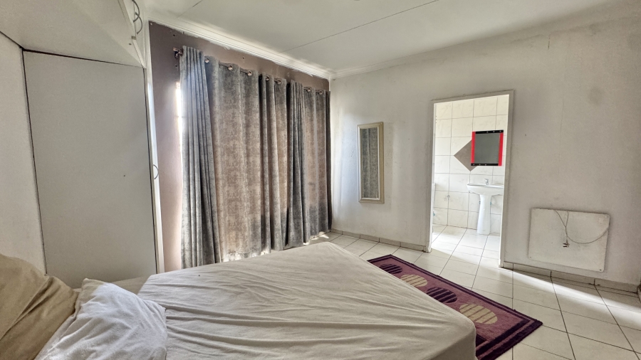 6 Bedroom Property for Sale in President Park Gauteng