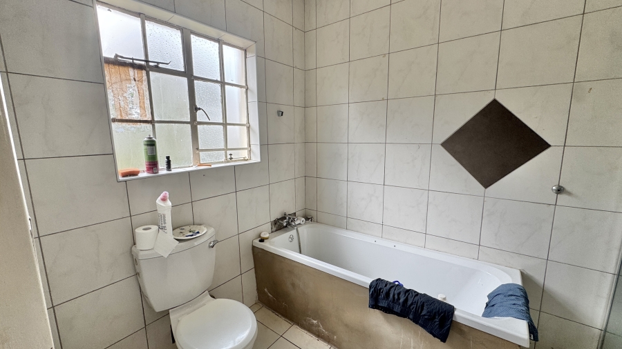 6 Bedroom Property for Sale in President Park Gauteng