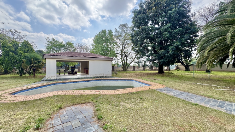 6 Bedroom Property for Sale in President Park Gauteng