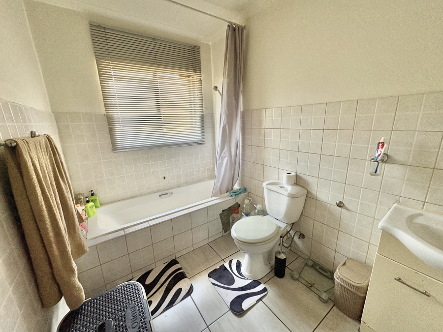 2 Bedroom Property for Sale in Halfway Gardens Gauteng