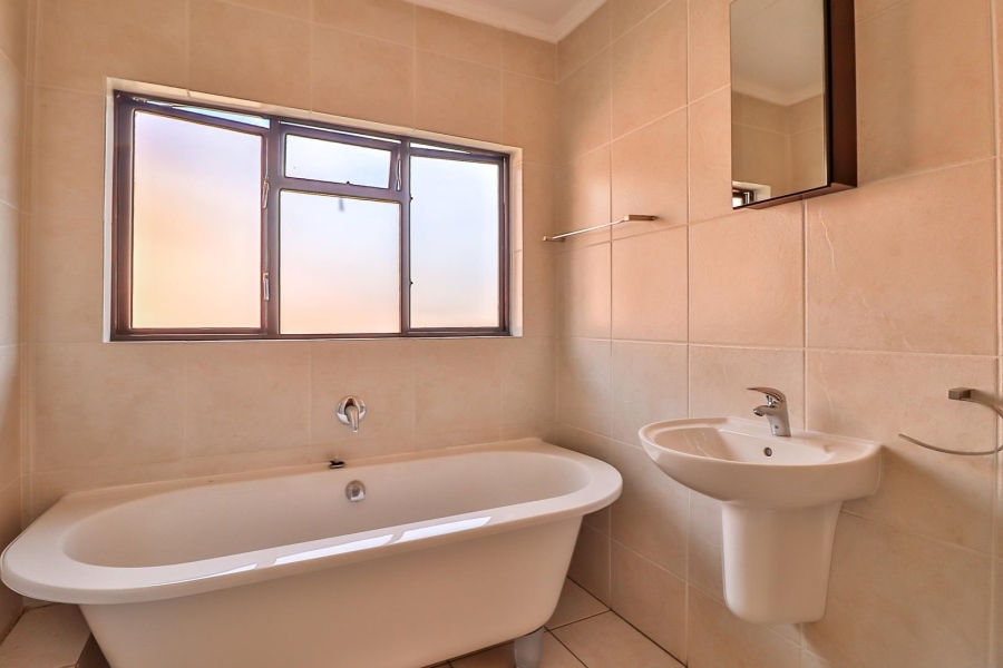 3 Bedroom Property for Sale in Glenvista Gauteng