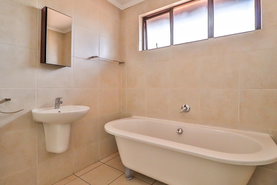 3 Bedroom Property for Sale in Glenvista Gauteng