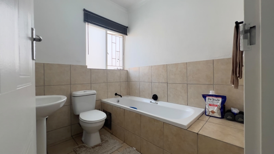 To Let 2 Bedroom Property for Rent in North Riding Gauteng
